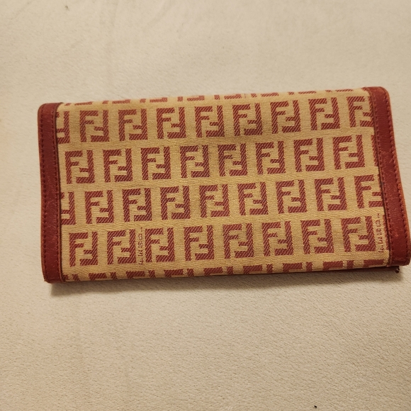 Fendi Zucca Wallet in Preowned Condition - Picture 2 of 12